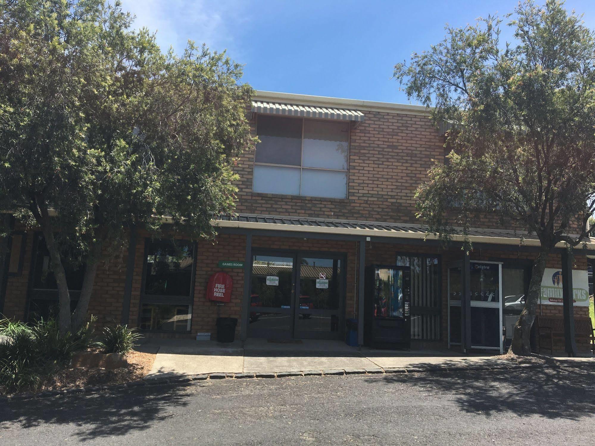 Airport Tourist Village Melbourne Exterior foto