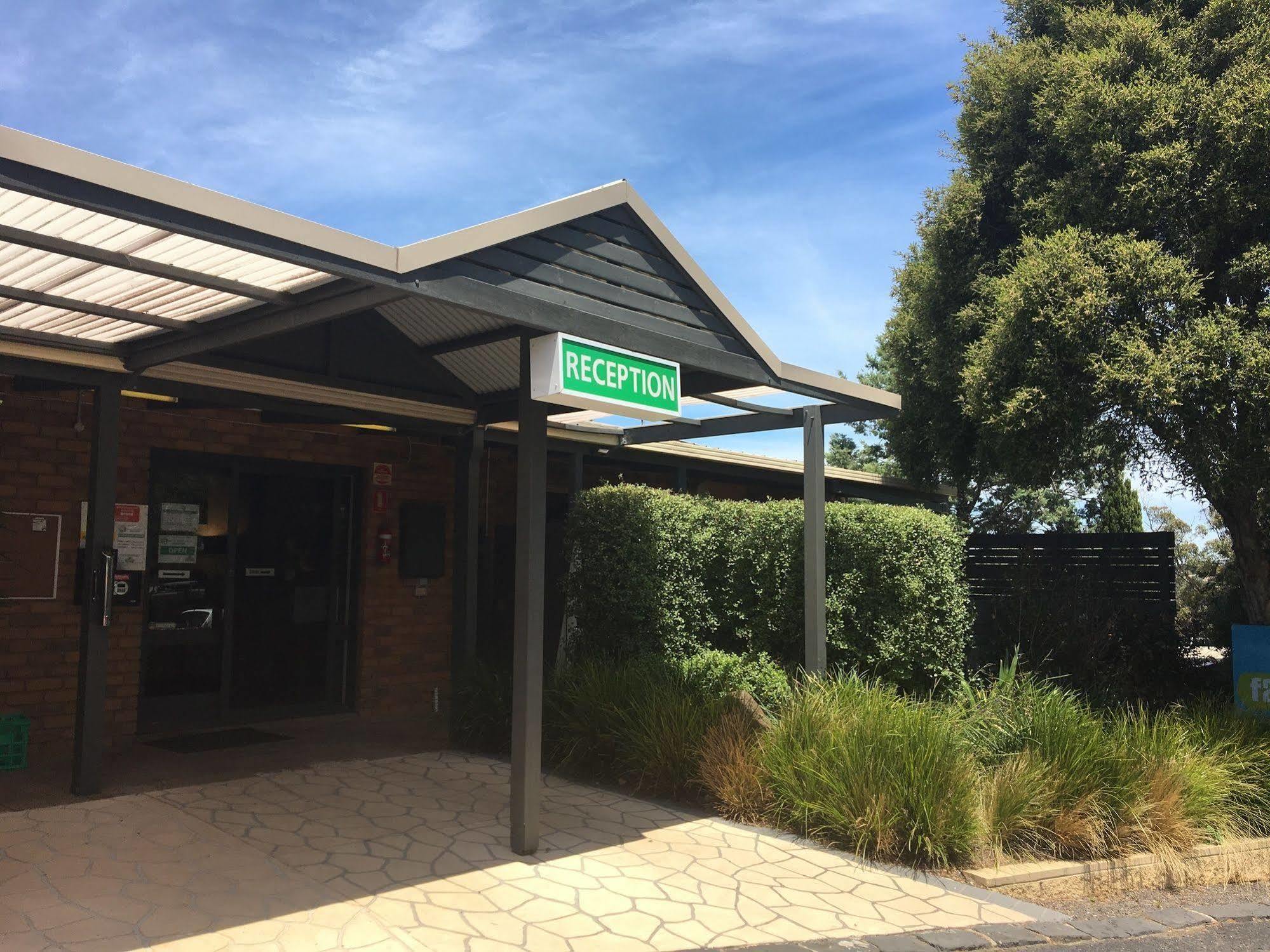 Airport Tourist Village Melbourne Exterior foto