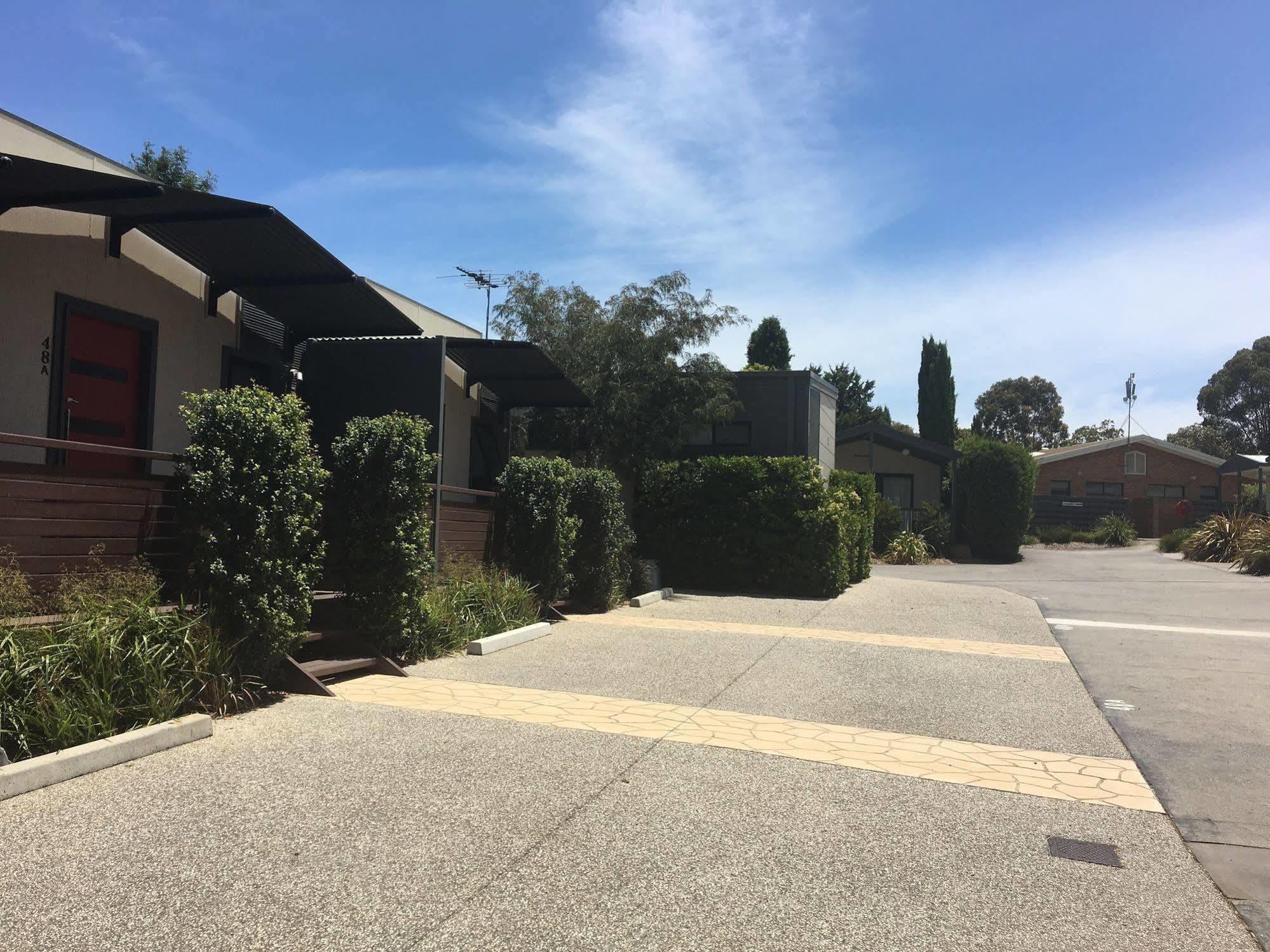 Airport Tourist Village Melbourne Exterior foto